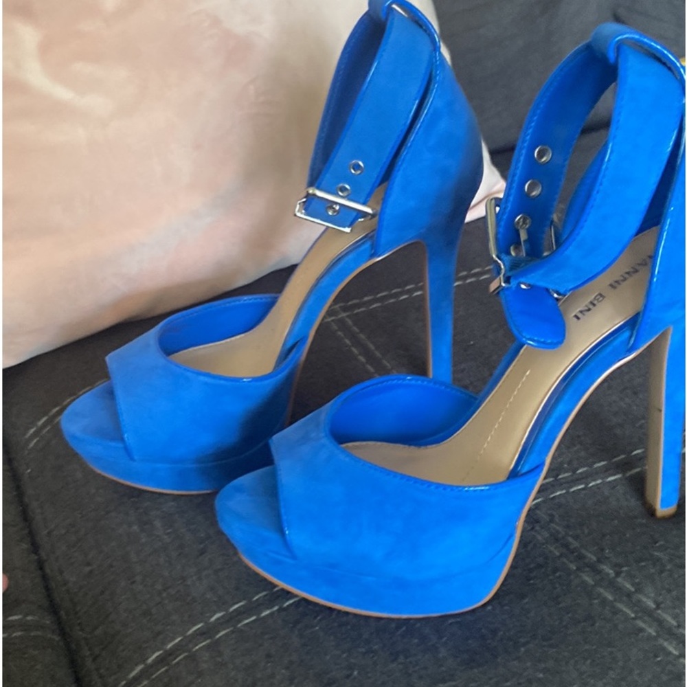 Blue Gianni Bini Heels